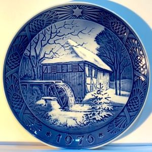 Royal Copenhagen Christmas Plate - 1976